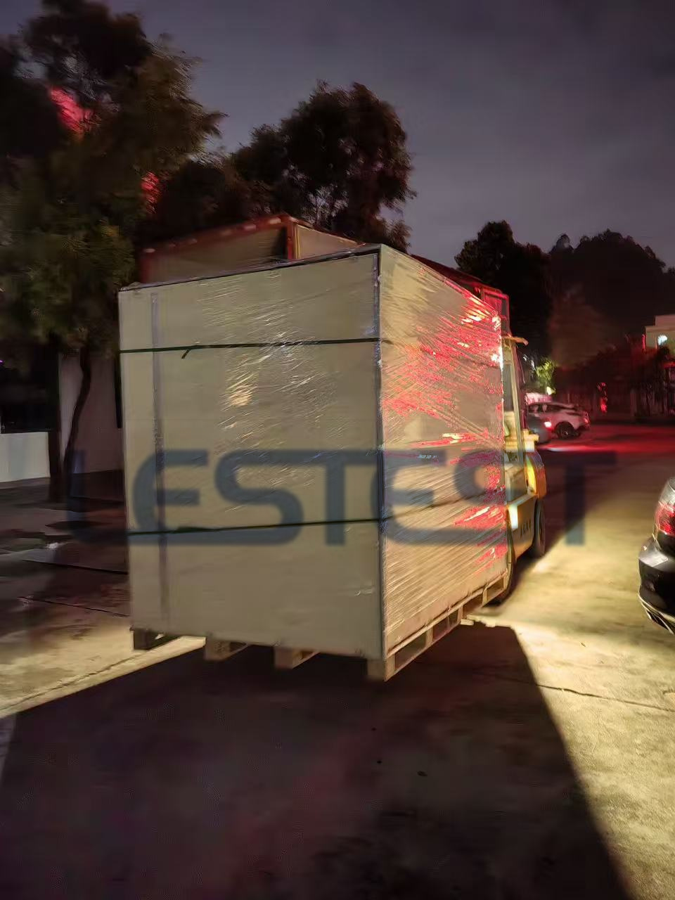 莱思复合盐雾试验箱顺利出货(图1)