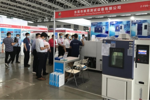 衷心感谢政府领导一行亲临我司展位参观指导