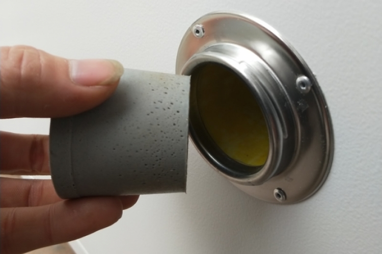 外接测试设备测试孔